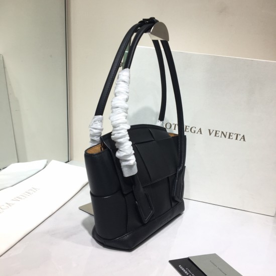 Bottega Veneta/BV 19 new ARCO 33 lychee pattern woven crossbow bag