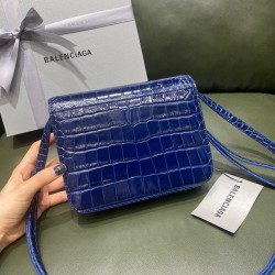 Balenciaga tofu bag crocodile pattern model: 618156 Size: 18x14x9.5cm