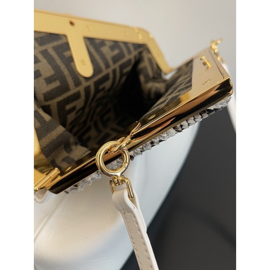 Fendi First Small White leather bag with exotic details  Height: 18 cm Depth: 9.5 cm Width: 26 cm