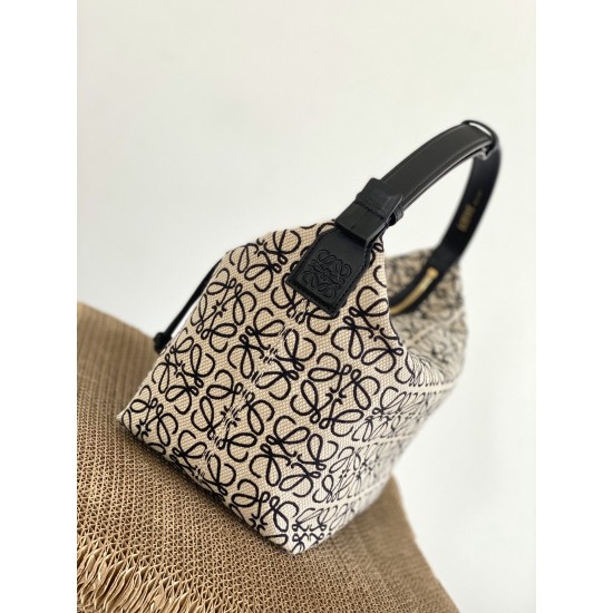 LOEWE Black and White color color large bento bag ~ cubi lunch box bag SIZE: 27*21*16.5cm
