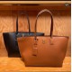 Burberrys Totbag, select the Italian tanned tanning line leather to create size: 34 x 14 x 28cm
