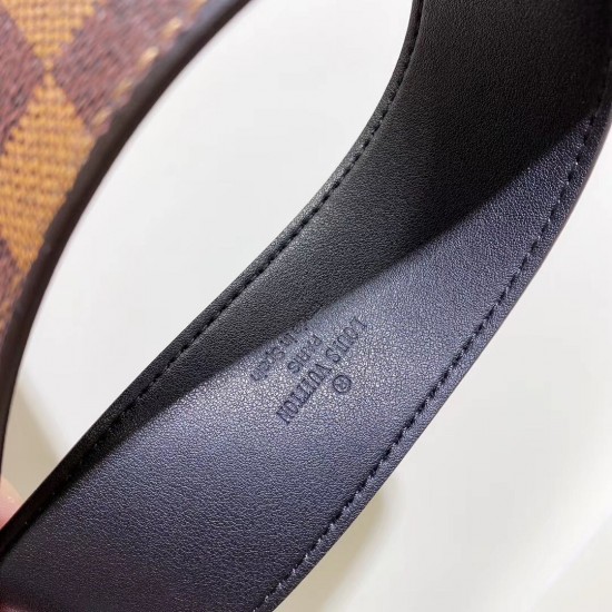 Louis Vuitton belt metal nail buckle!Bandwidth 4.5cm full package