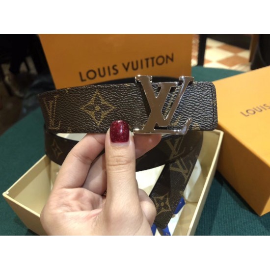 Louis Vuitton Classic Old Flower Noodles, color matching and flat black bottom is 3.0cm wide, which can be used double -sided