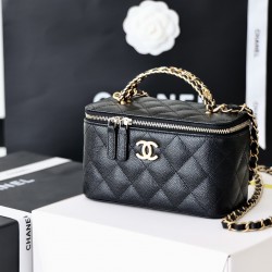 CHANEL 2022CC Spring / Summer series cosmetic bag