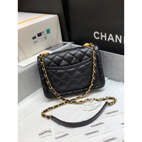 CHANEL Button on Top 2020 new model