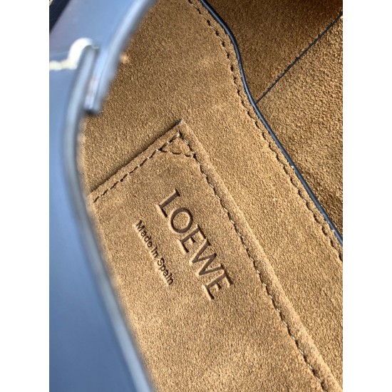 Loewe Gate saddle bag uses original plain calf leather SIZE: 20*19*11.5 cm