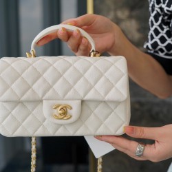 Chanel spring and summer new handle white classic