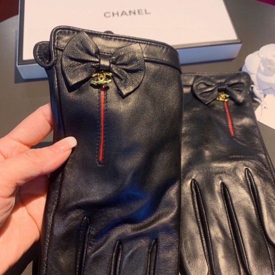 CHANEL Autumn/Winter Sheepskin Mobile Phone Touch Screen Gloves