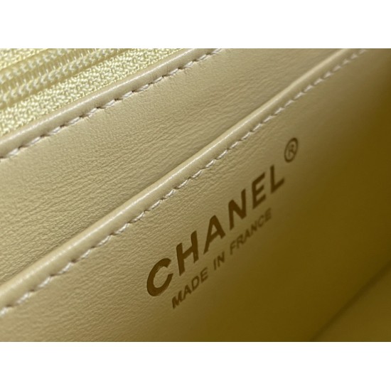 CHANEL FLAP BAG Size: 20x12x6CM
