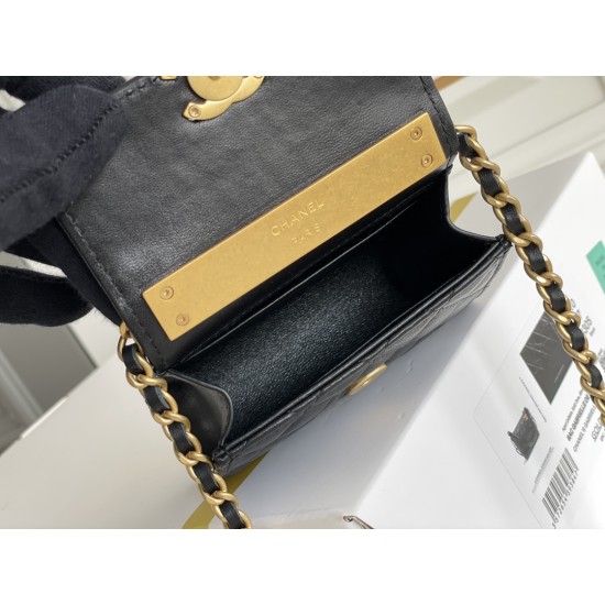 CHANEL Enamel Handle Chain Bag Size: 8.5*11*4CM