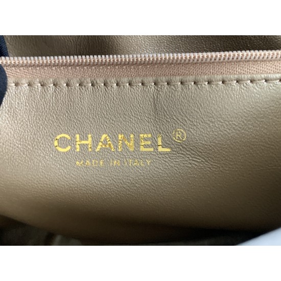 CHANEL FLAP BAG Size: 15x23x7cm