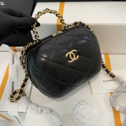 CHANEL Cosmetic Bag Size: 20*17*8CM