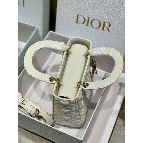Dior Lady Size: 20x16.5x8CM