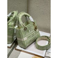 Dior Lady Size: 24*20*11CM