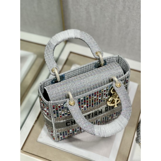 Dior MEDIUM LADY D-LITE BAG Size: 24 x 20 x 11 cm