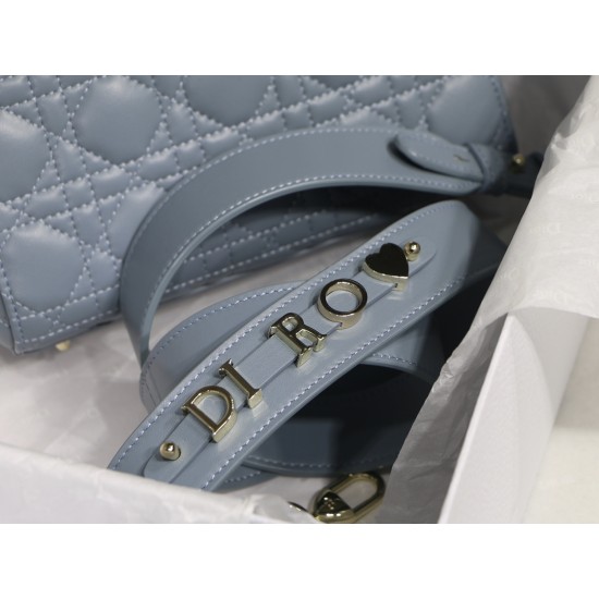 Dior Lady Size: 20 x 17 x 8 cm