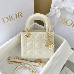Dior Lady Size:17 x 15 x 7 cm