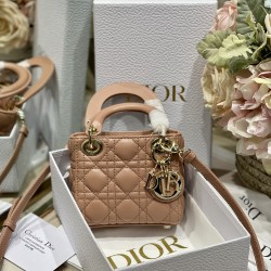 Dior Lady Size: 12 x 10 x 5 cm
