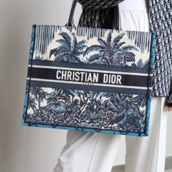 Dior LARGE BOOK TOTE Size: 42 x 35 x 18.5 cm