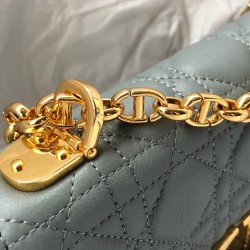 Dior SMALL DIOR CARO BAG 尺寸: 20 x 12 x 7 cm