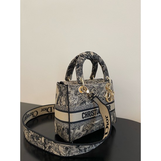 Dior Lady Bag Size:24 x 20 x 11 cm