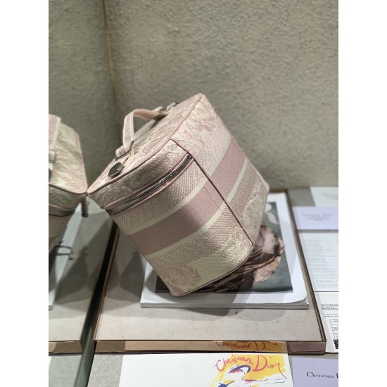 DIOR TRAVEL VANITY CASE Bag Size: 25x15x14CM