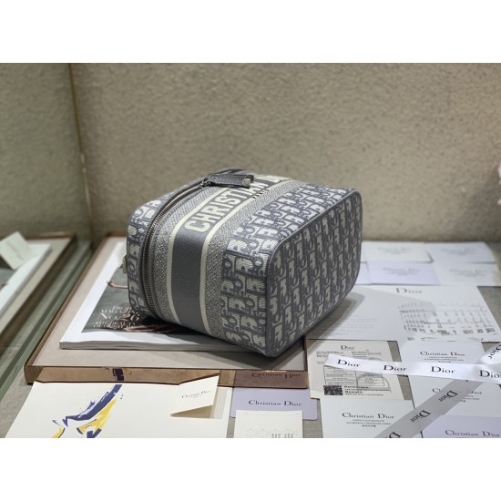 DIOR TRAVEL VANITY CASE Bag Size: 28 x 20.5 x 15.5CM