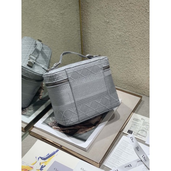 DIOR TRAVEL VANITY CASE Bag Size: 28 x 20.5 x 15.5CM
