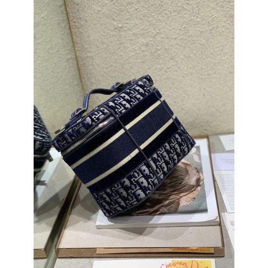 DIOR TRAVEL VANITY CASE Bag Size: 24  x 17 x 13.5CM