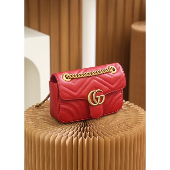 GG Marmont matelassé mini bag size: 22 x 13 x 6cm