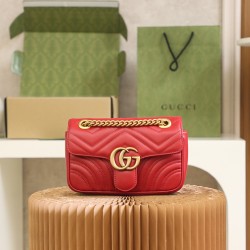 GG Marmont matelassé mini bag size: 22 x 13 x 6cm