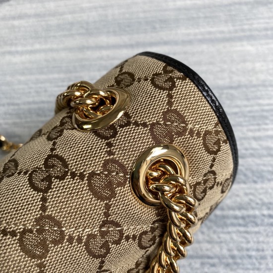 Gucci GG Marmont small shoulder bag size: 26 x 15 x 7cm