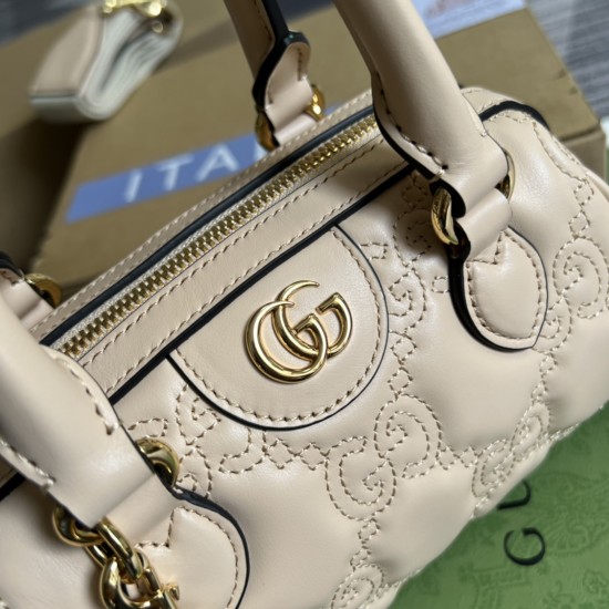 Gucci GG Matelassé leather mini bag  Size: 19 x 13 x 11cm