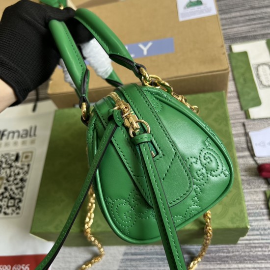 Gucci GG Matelassé leather mini bag  Size: 19 x 13 x 11cm
