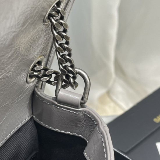 YSL NIKI BABY CHAIN BAG IN CRINKLED VINTAGE LEATHER Size: 21 X 16 X 7,5 CM