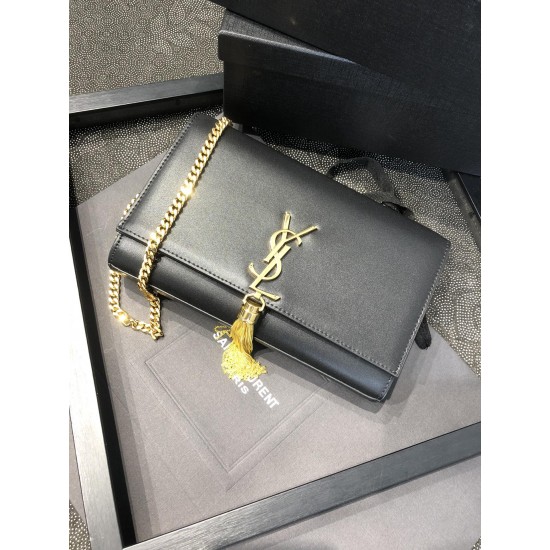 YSL KATE MEDIUM CHAIN BAG WITH TASSEL IN GRAIN DE POUDRE EMBOSSED LEATHER Size: 24 X 14,5 X 5,5 CM