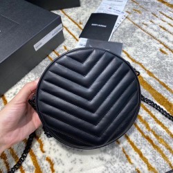 YSL VINYLE ROUND CAMERA BAG IN CHEVRON-QUILTED GRAIN DE POUDRE EMBOSSED LEATHER Size: 17 X 17 X 5,5 CM