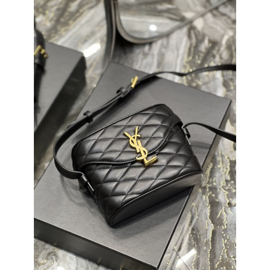 YSL JUNE BOX BAG IN QUILTED PATENT LEATHER Size:  19 X 15 X 8 CM  