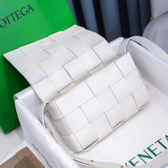 Bottega Veneta Cassette  SIZE 23X15X5CM