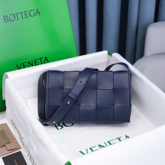 Bottega Veneta Cassette  SIZE 23X15X5CM