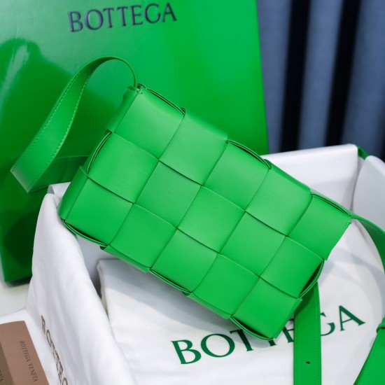 Bottega Veneta Cassette  SIZE 23X15X5CM