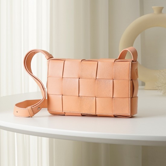 Bottega Veneta Cassette Size 23X15X5CM