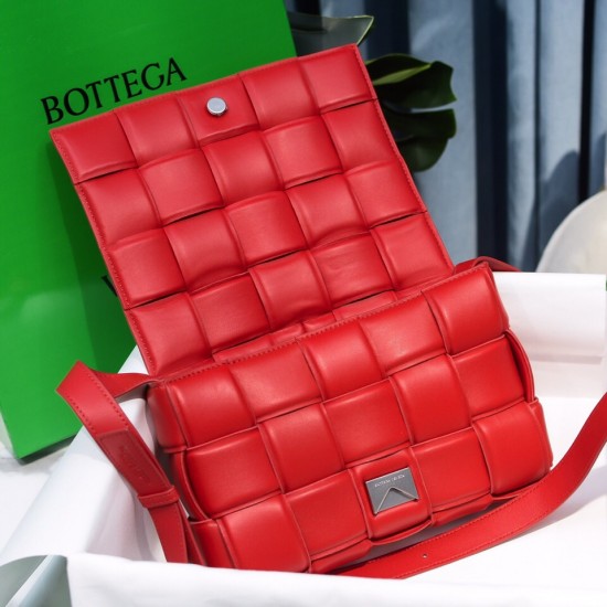 BottegaVeneta Padded Cassette size 26x18x8cm