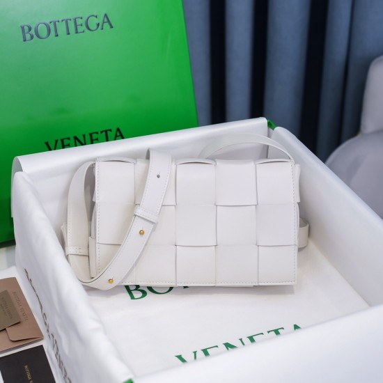 Bottega Veneta Cassette  SIZE 23X15X5CM