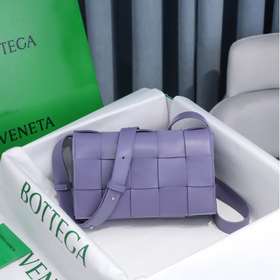 Bottega Veneta Cassette  SIZE 23X15X5CM