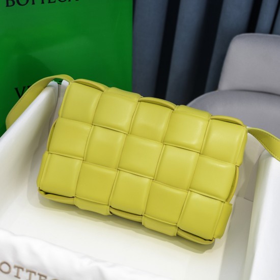 BottegaVeneta Padded Cassette size 26x18x8cm