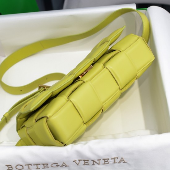 BottegaVeneta Padded Cassette size 26x18x8cm