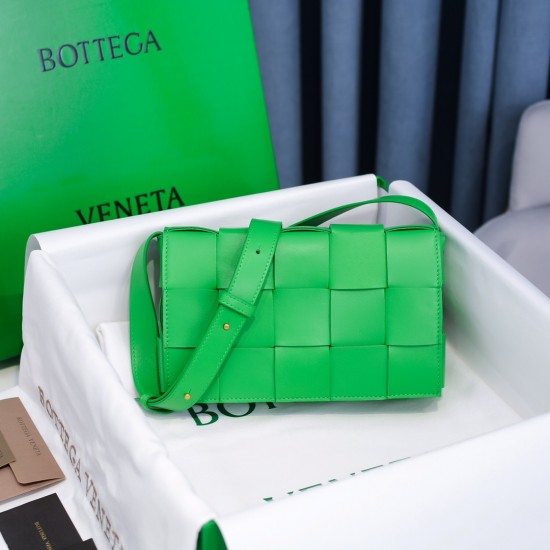 Bottega Veneta Cassette  SIZE 23X15X5CM