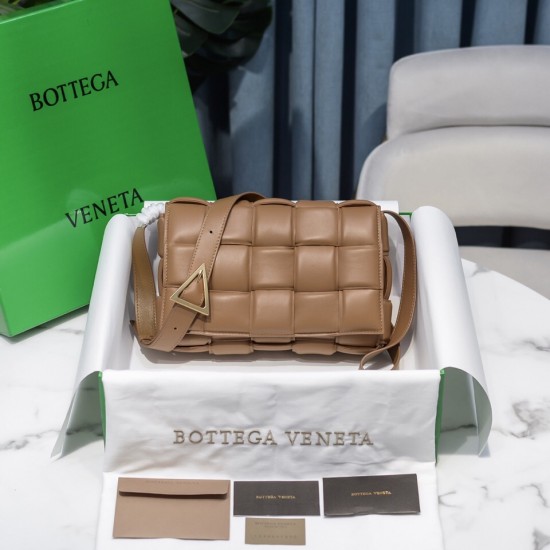 BottegaVeneta Padded Cassette size 26x18x8cm