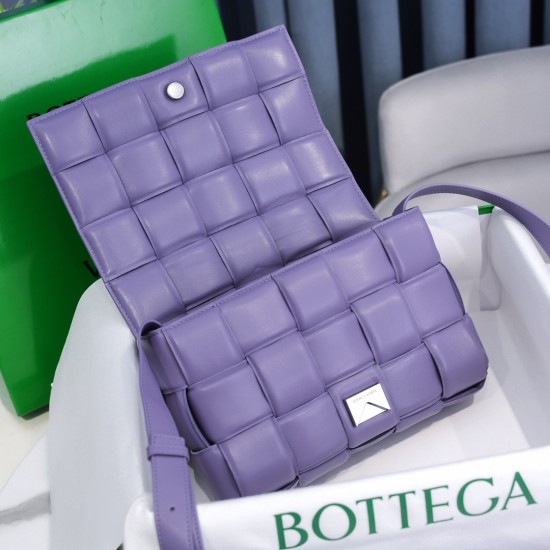 BottegaVeneta Padded Cassette size 26x18x8cm